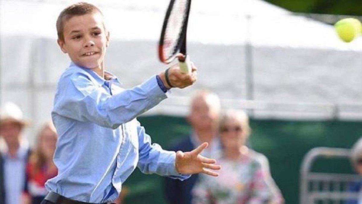 Romeo Beckham cuenta con una pista de tenis en su casa | Instagram