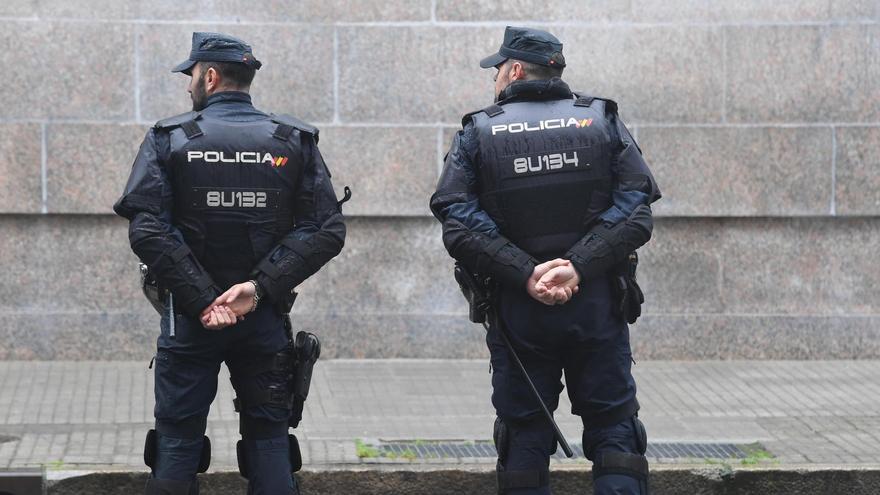 El arresto de un acusado de robar en San Andrés, en A Coruña, deja a un agente con la pierna rota