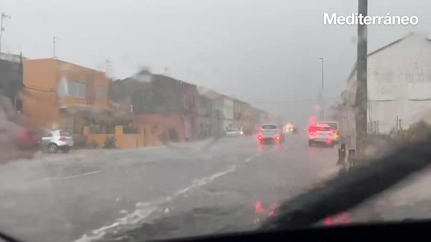 Vídeo: Problemas para circular en la N-340 a su paso por Alqueries debido a las fuertes lluvias