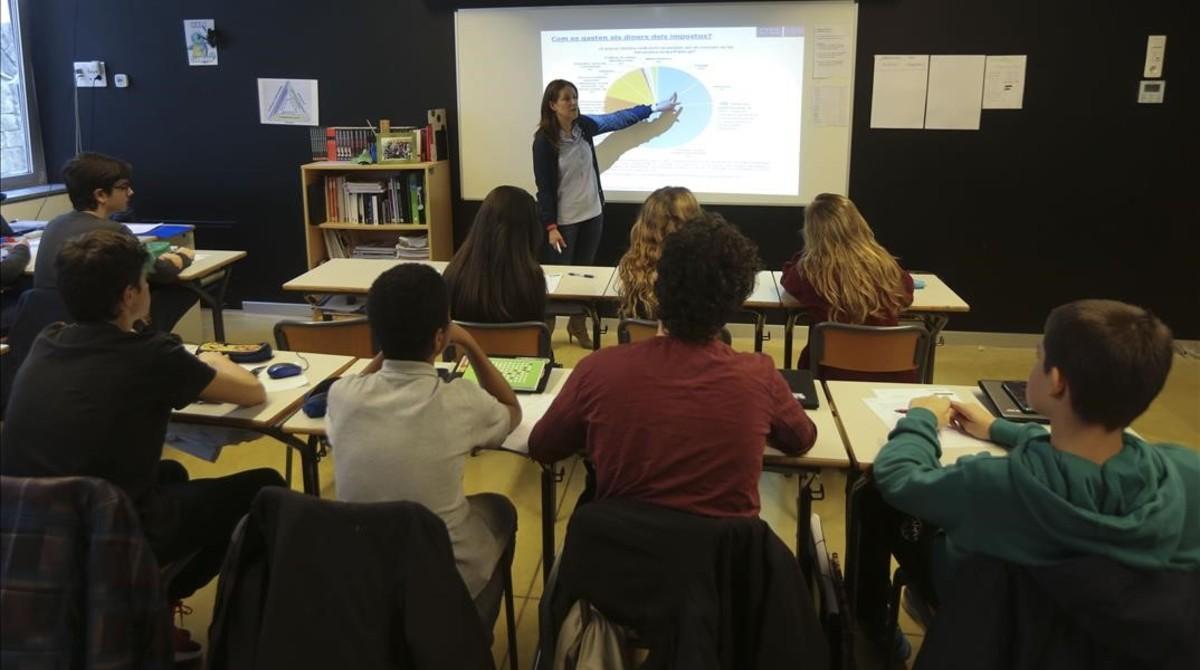 Taller de educación financiera en una escuela de secundaria Escola Sant Medir