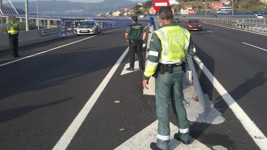 Guardias ayer en Rande. // FdV