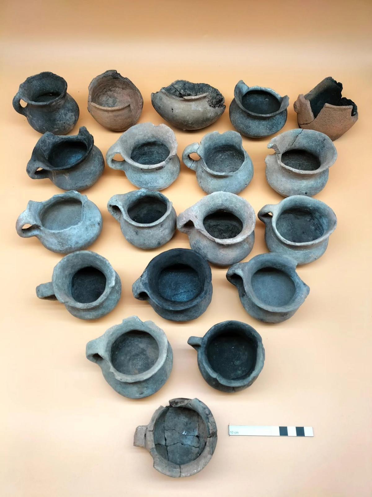 Varias de las vasijas encontradas en el yacimiento de Almonacid de la Cuba.