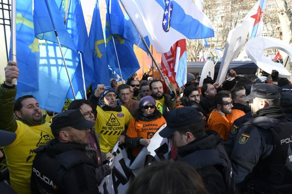 Concentración de trabajadores de Alcoa en Madrid