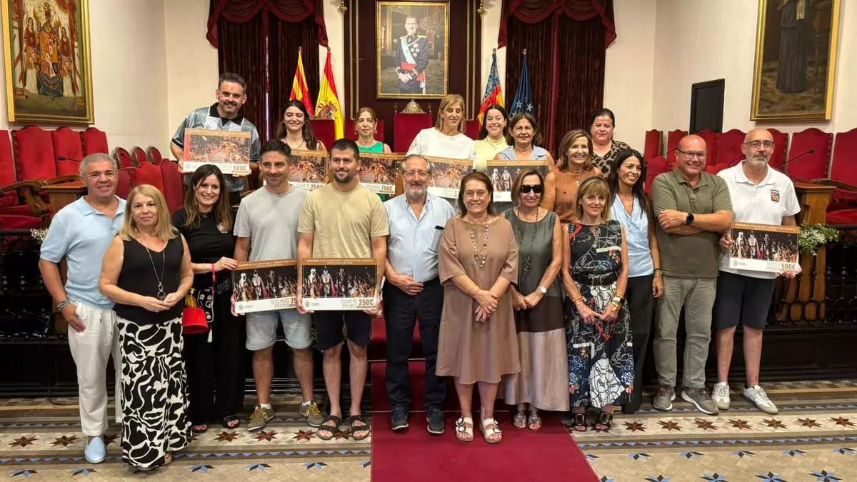 Farmacia Las Bayas y Calzados Fini logran los principales premios de escaparatismo de las Fiestas de Elche