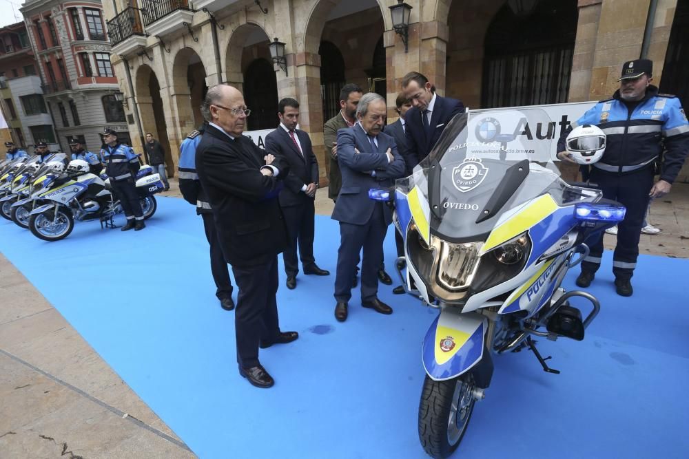 Presentación de las nuevas motos de la Policía Local de Oviedo.