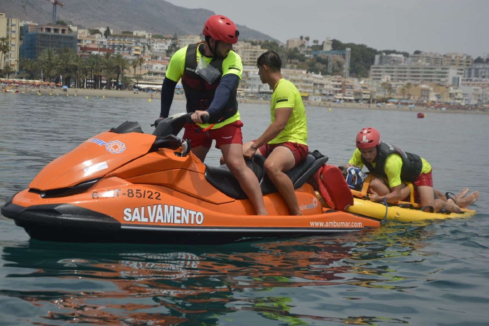 El dispositivo de salvamento de las playas de Torremolinos ha efectuado 47 rescates en el mar.