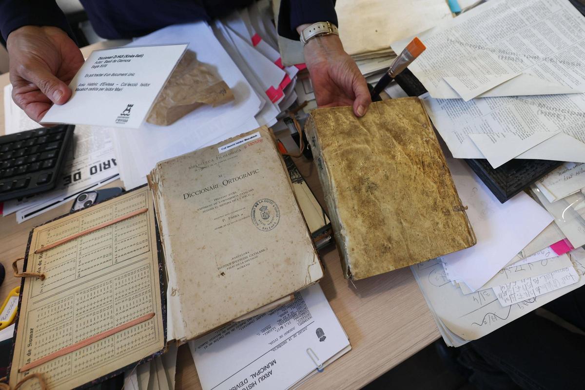 Todas las imágenes de un diccionario "único" en las islas: el diccionario chino-latín del Arxiu Històric d'Eivissa i Formentera