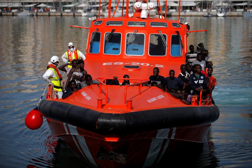 Llegan al puerto de Málaga 80 personas rescatadas de dos pateras