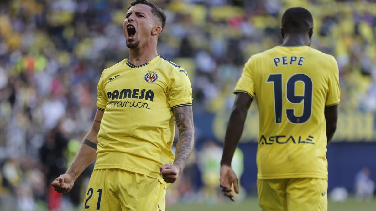 El centrocampista del Villarreal Yeremy Pino celebra su gol ante el Espanyol durante el partido de Liga que disputan este domingo en el estadio La Cerámica de Villarreal. EFE/ Manuel Bruque. (Villarreal) (Espanyol)