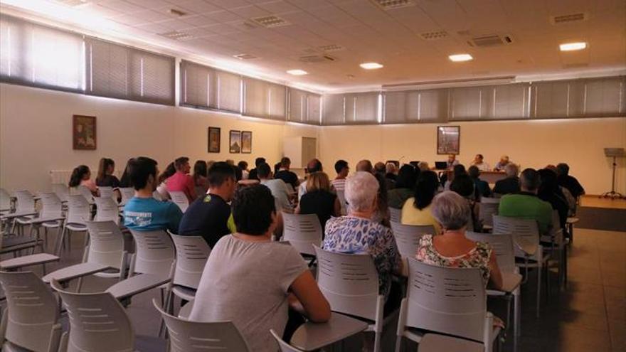 La entidad aborda en una asamblea una normativa para peñas