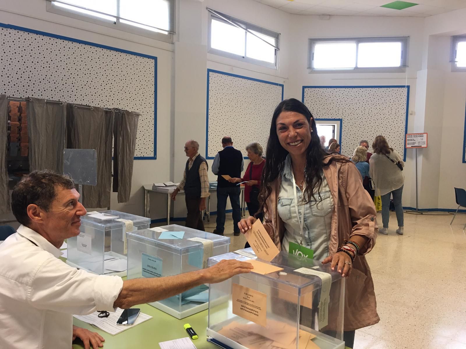 Todas las imágenes del voto de los políticos en Ibiza y Formentera