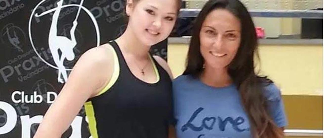 Nieves García Pinalla (d), presidenta del Praxis, con la gimnasta ucraniana Alina Maksymenko, que impartió clases magistrales el pasado año en la Isla.