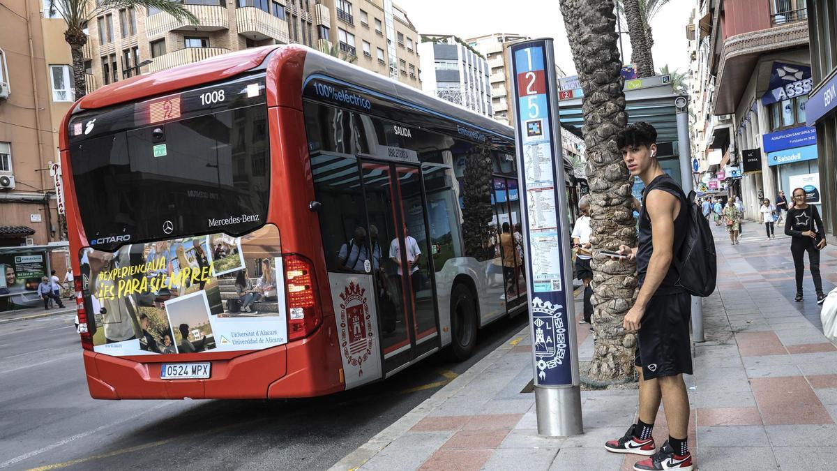 Sorpresa en el primer dia sense bus gratuït per a joves a Alacant