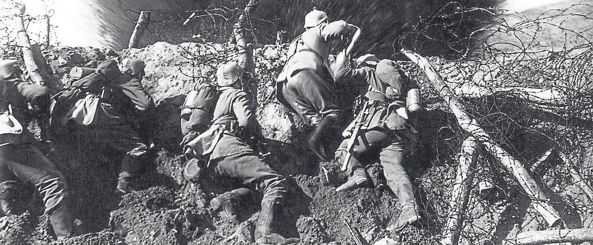 Soldados alemanes en una trinchera, durante la Primera Guerra Mundial.