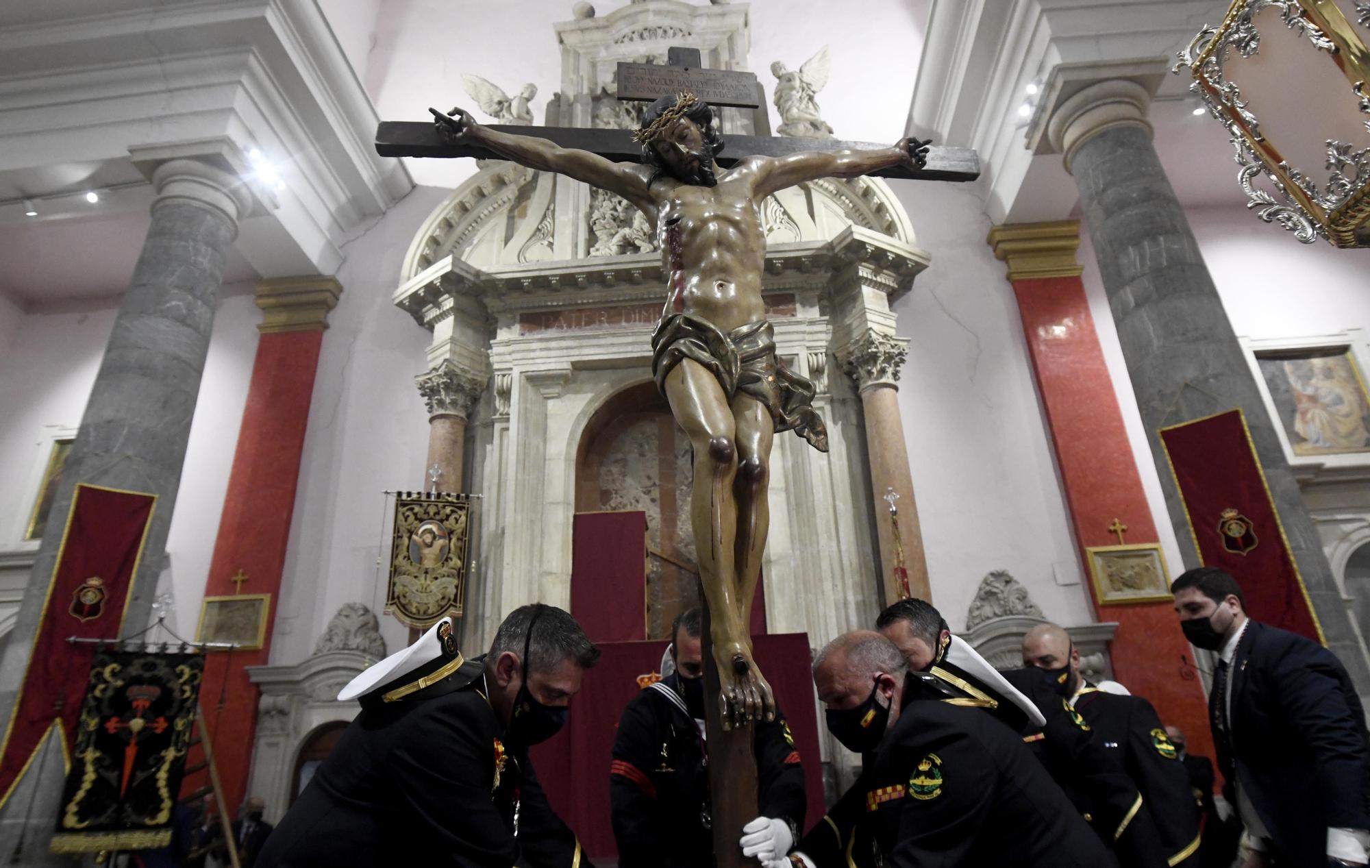 Descendimiento y besapiés del Cristo del Perdón en Murcia