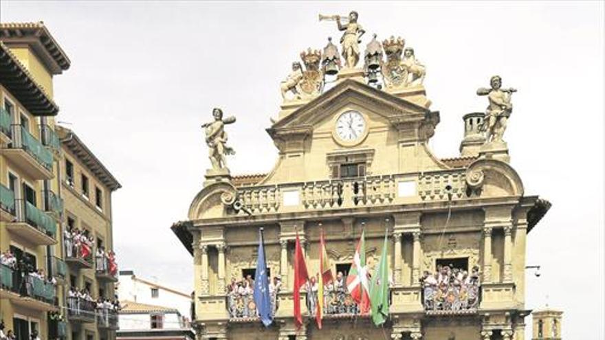 El chupinazo convierte Pamplona en la capital mundial de la fiesta