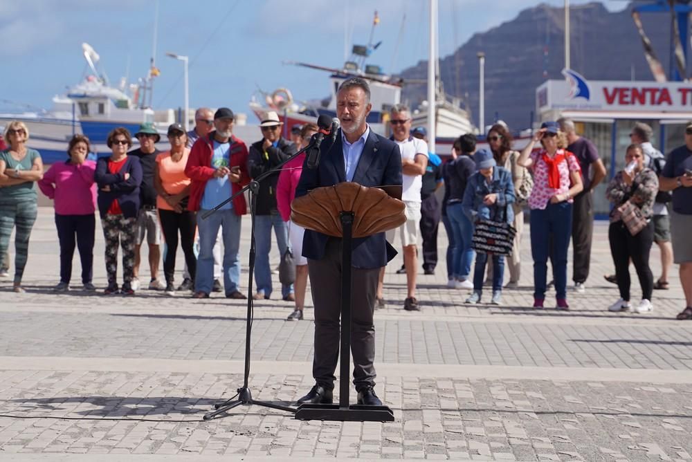 El buque escuela 'Juan Sebastián Elcano' visita por primera vez La Graciosa