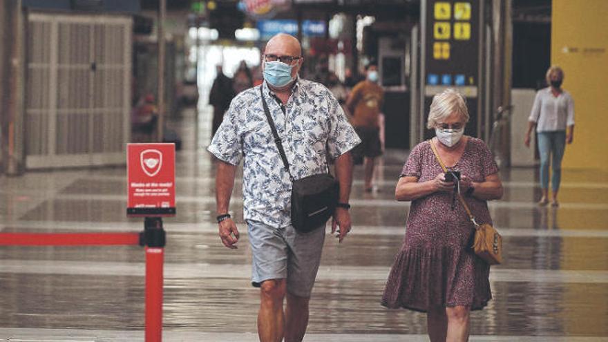 España pacta un protocolo de seguridad para el regreso de los turistas a Canarias