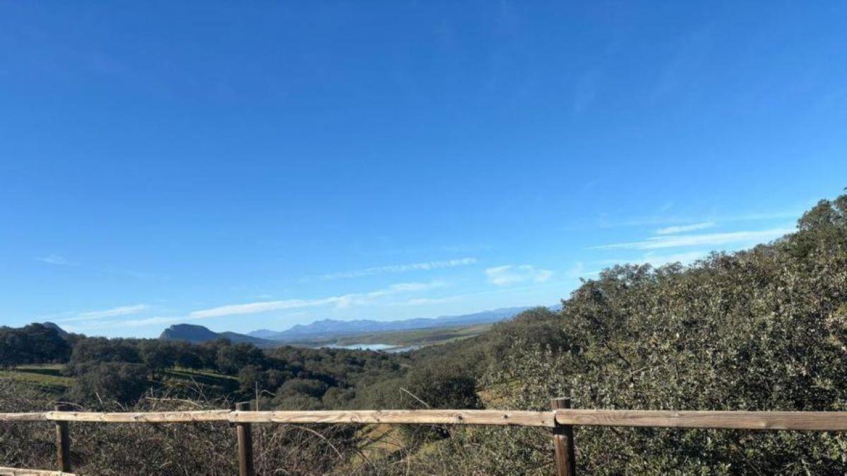 Extremadura mantiene el cielo desplejado durante el Miércoles Santo.