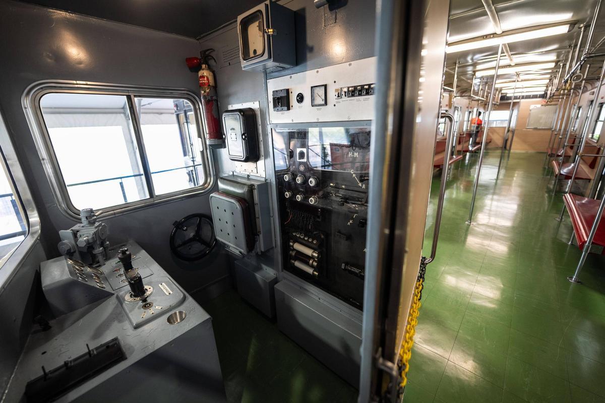 Jaume Collboni inaugura la exposición gratuita de trenes históricos restaurados por el centenario del metro