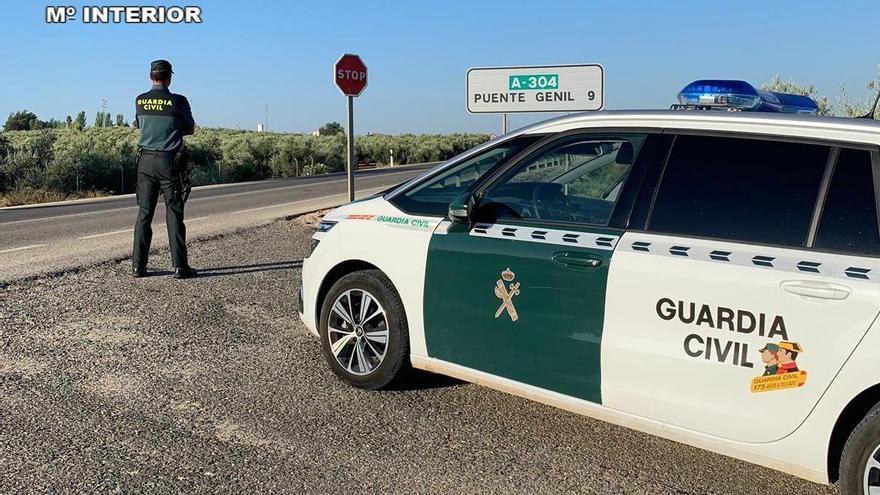 Dos detenidos en Puente Genil con 10 gramos de coca que tiraron desde el coche