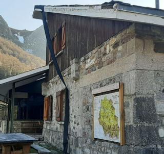 El refugio de Brañagallones, en riesgo de cierre por nuevos retrasos en su mejora