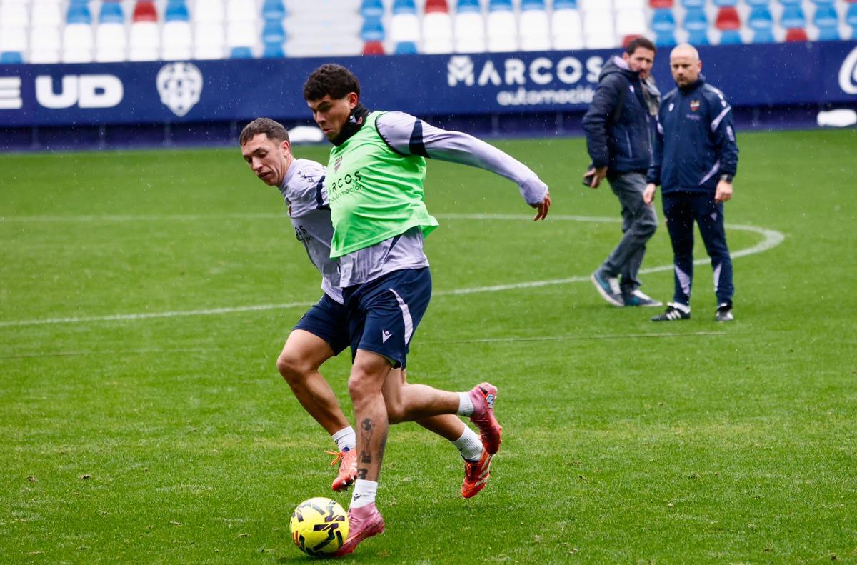 Entrenamiento a puertas abiertas del Levante UD