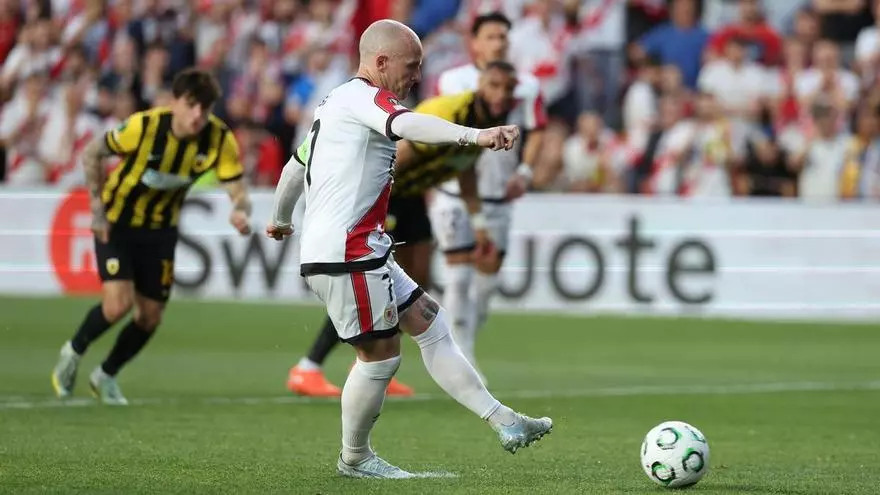 Gol de capitán: Isi Palazón no falla desde el punto de penalti