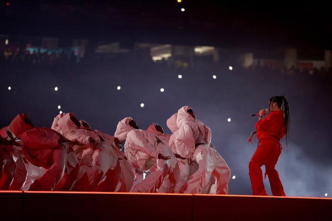 Así ha sido la espectacular actuación de Rihanna en la Super Bowl