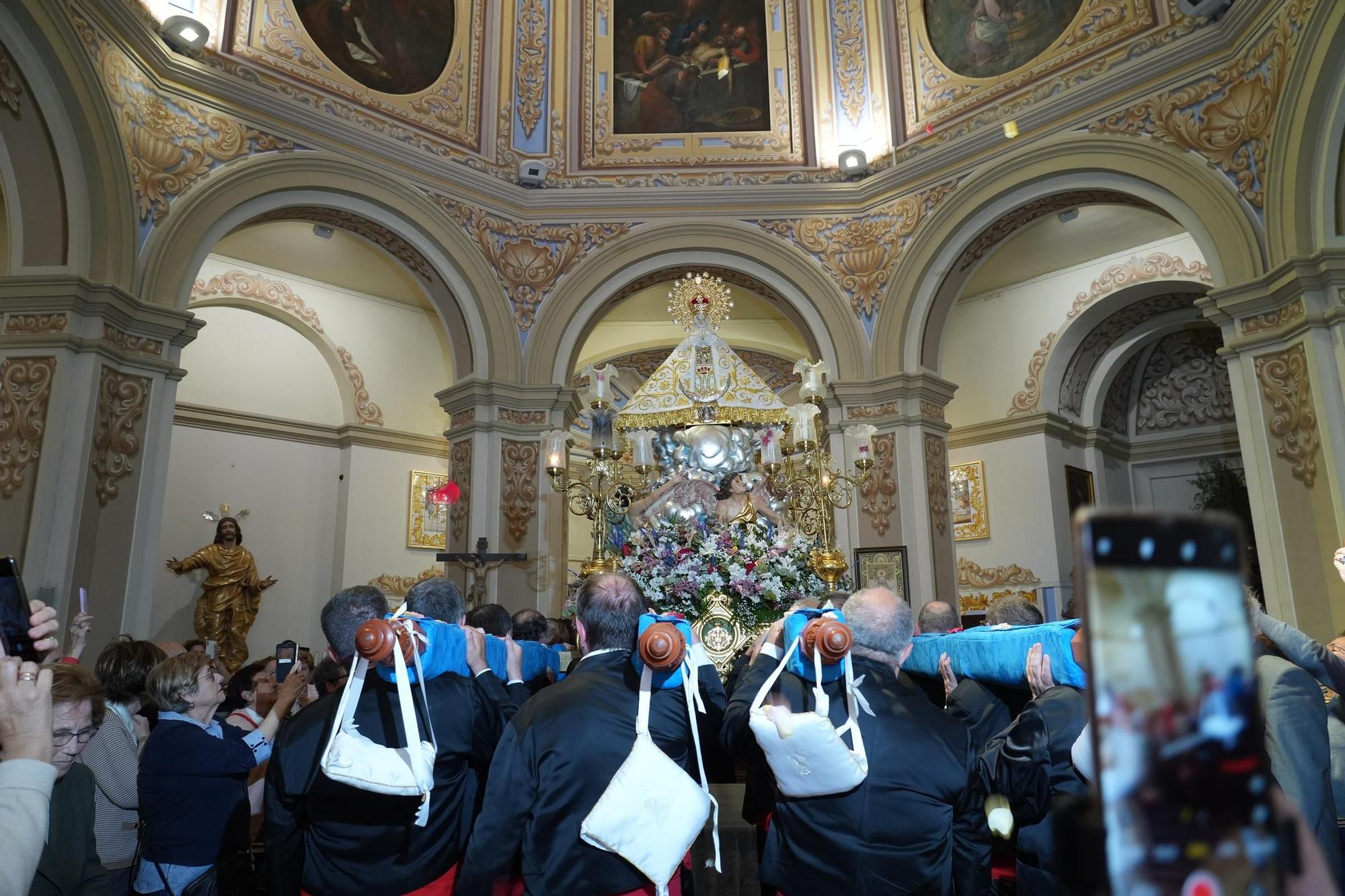 Galería de imágenes: La Virgen del Lledó sale de la basílica para ir a la ciudad