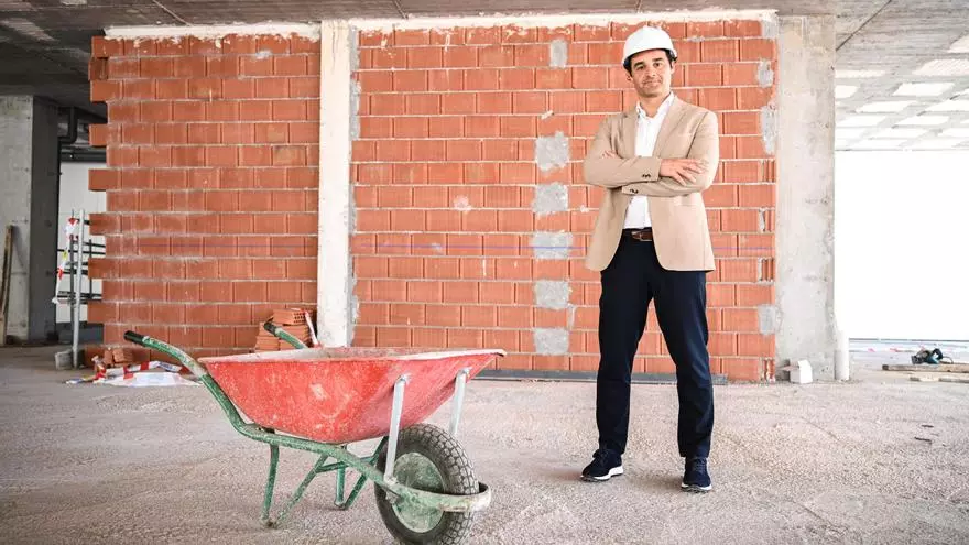 Eduardo Dolón, alcalde de Torrevieja: "Me sabe muy mal cuando no se pueden cumplir los plazos de las obras"
