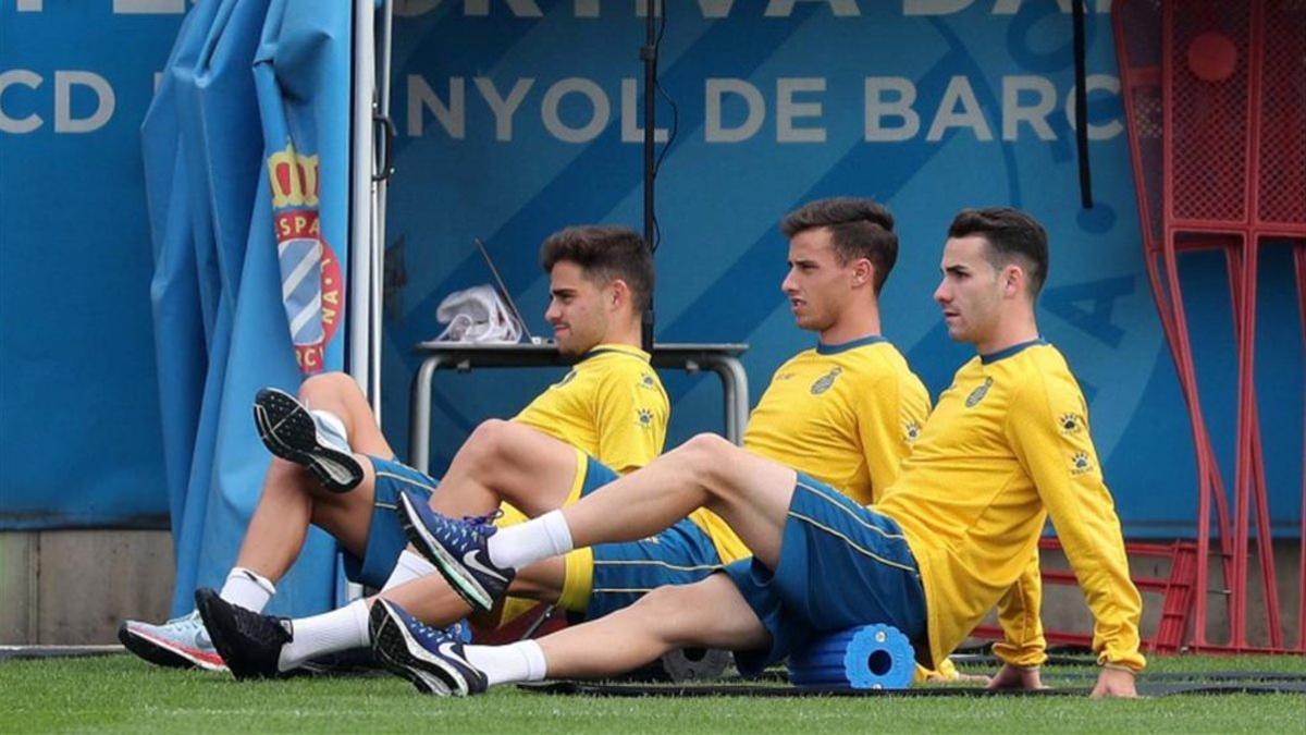 El Espanyol, con gran presencia de jugadotres del filial, vuelve a los entrenamientos.