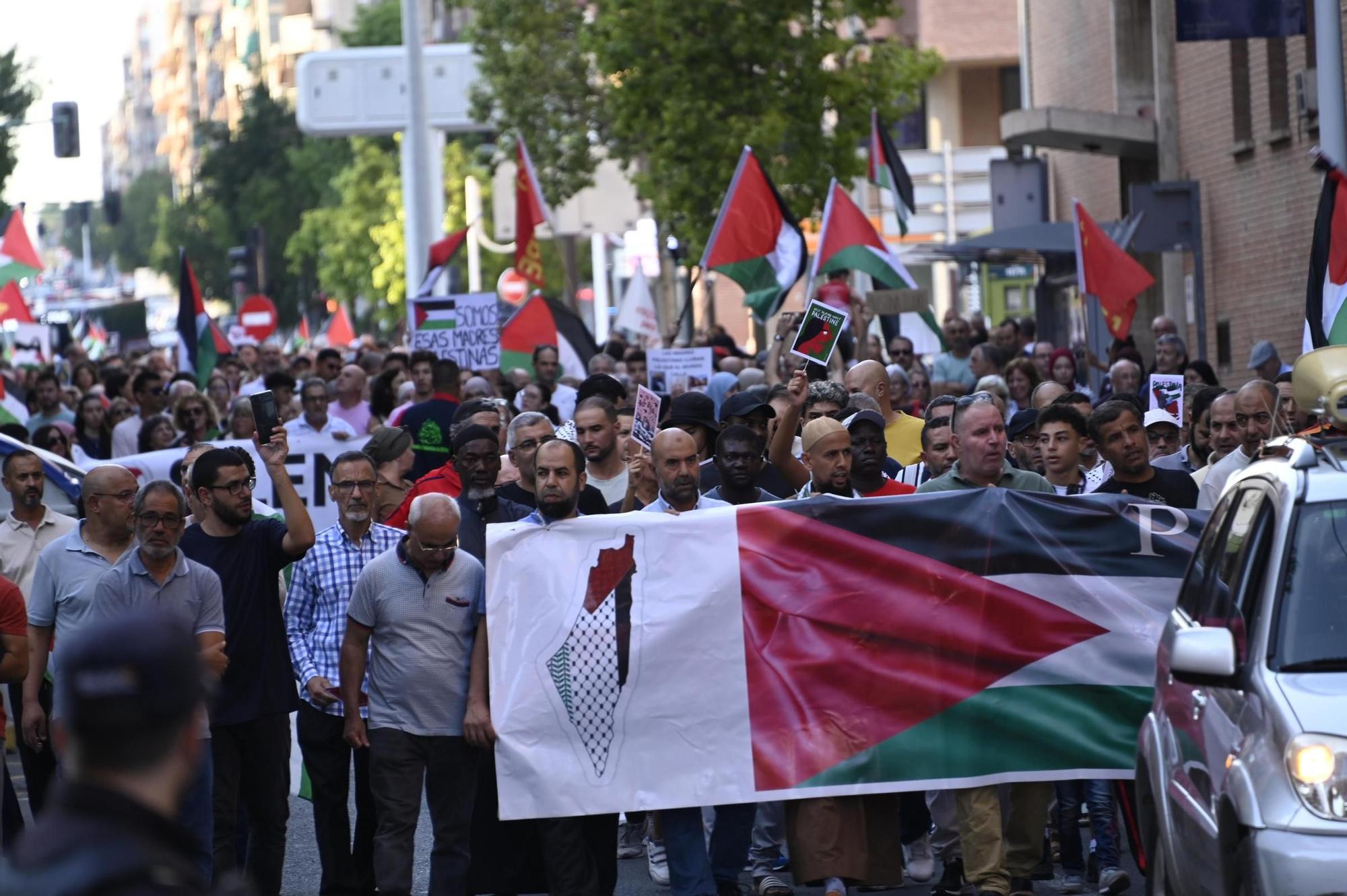 Así ha sido la multitudinaria manifestación para exigir la libertad de Palestina en Elche