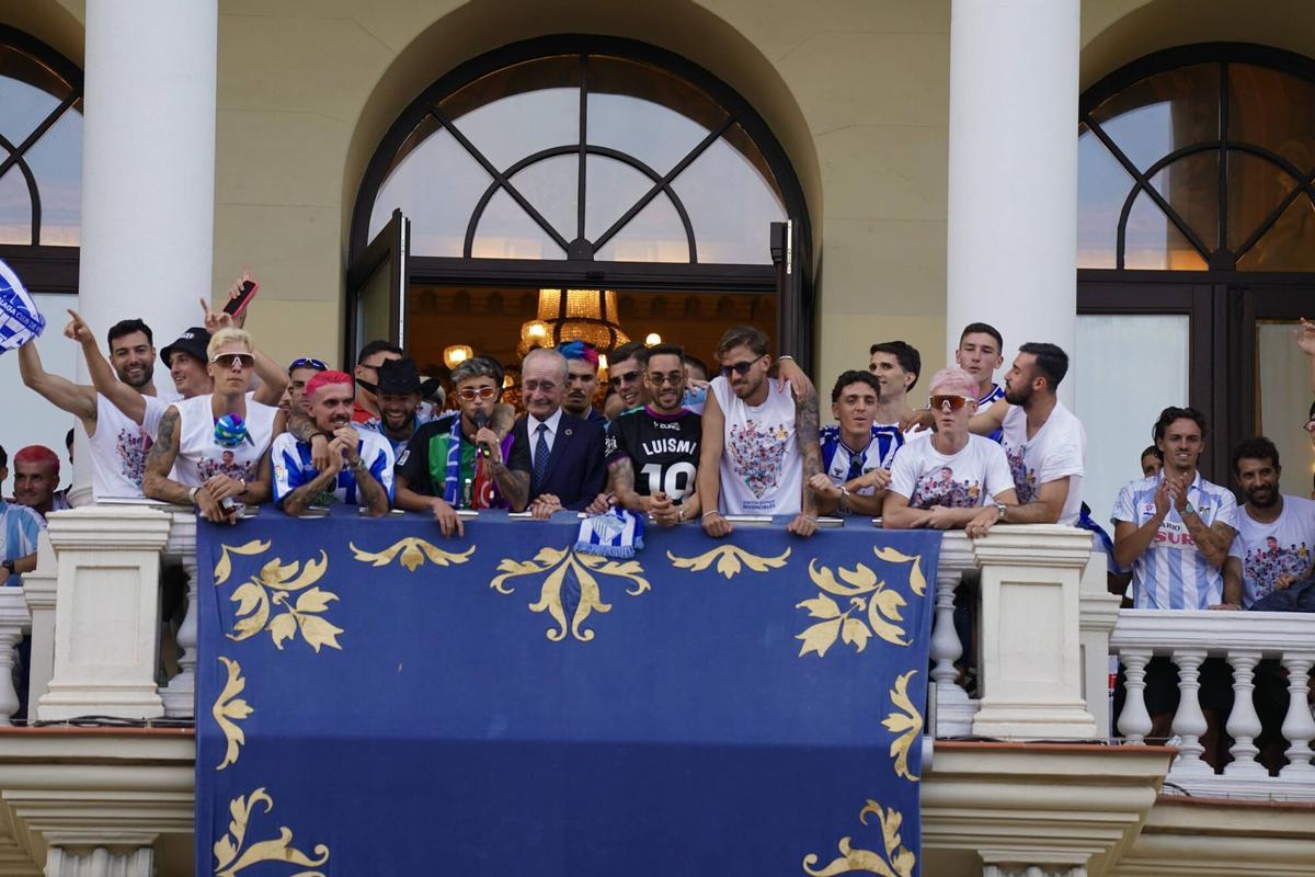 El malaguismo se echa a la calle: las mejores imágenes de la rúa del Málaga CF