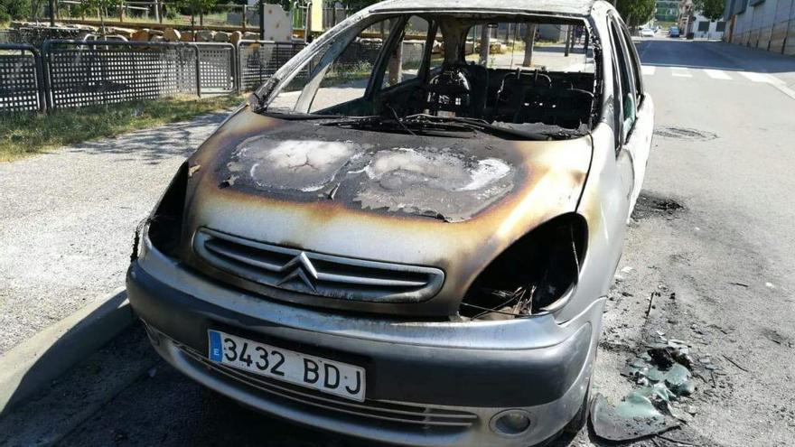 Cremen un cotxe al Mas Ramada tot i el dispositiu policial «Places Segures