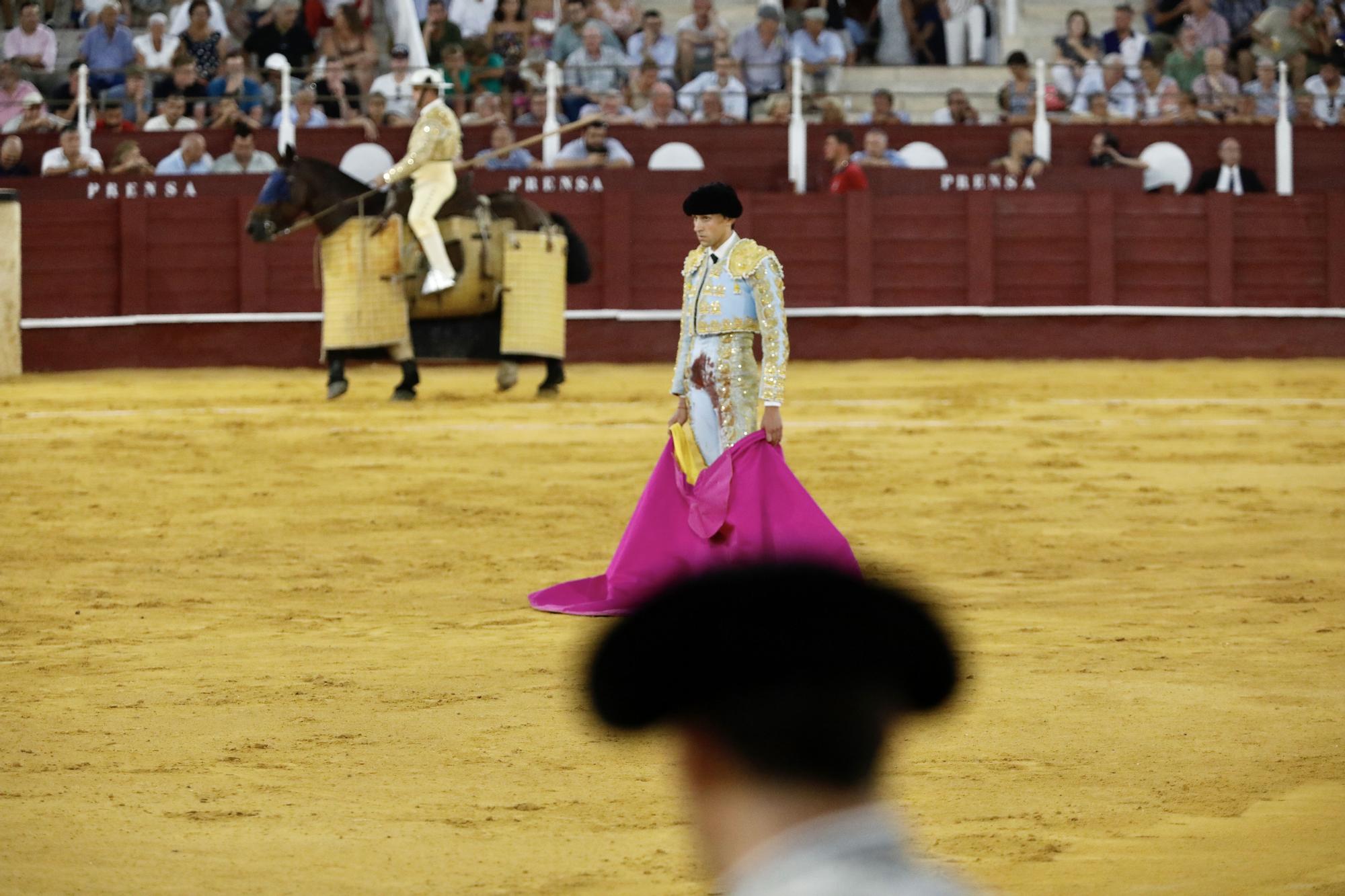 Fotos de la novillada que abre la feria taurina de Málaga