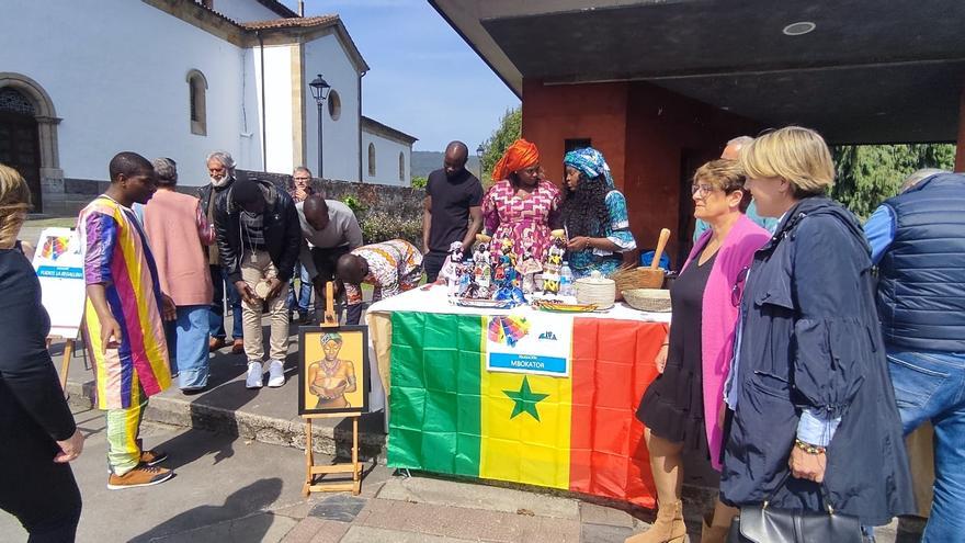 La Feria de Asociaciones de Colunga, escaparate cultural y social del concejo