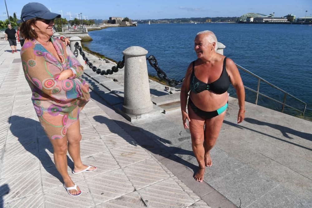 Concello y Puerto prohíben nadar en la zona, que habilitarán solo si la calidad del agua es buena y si hay puesto de socorrismo.