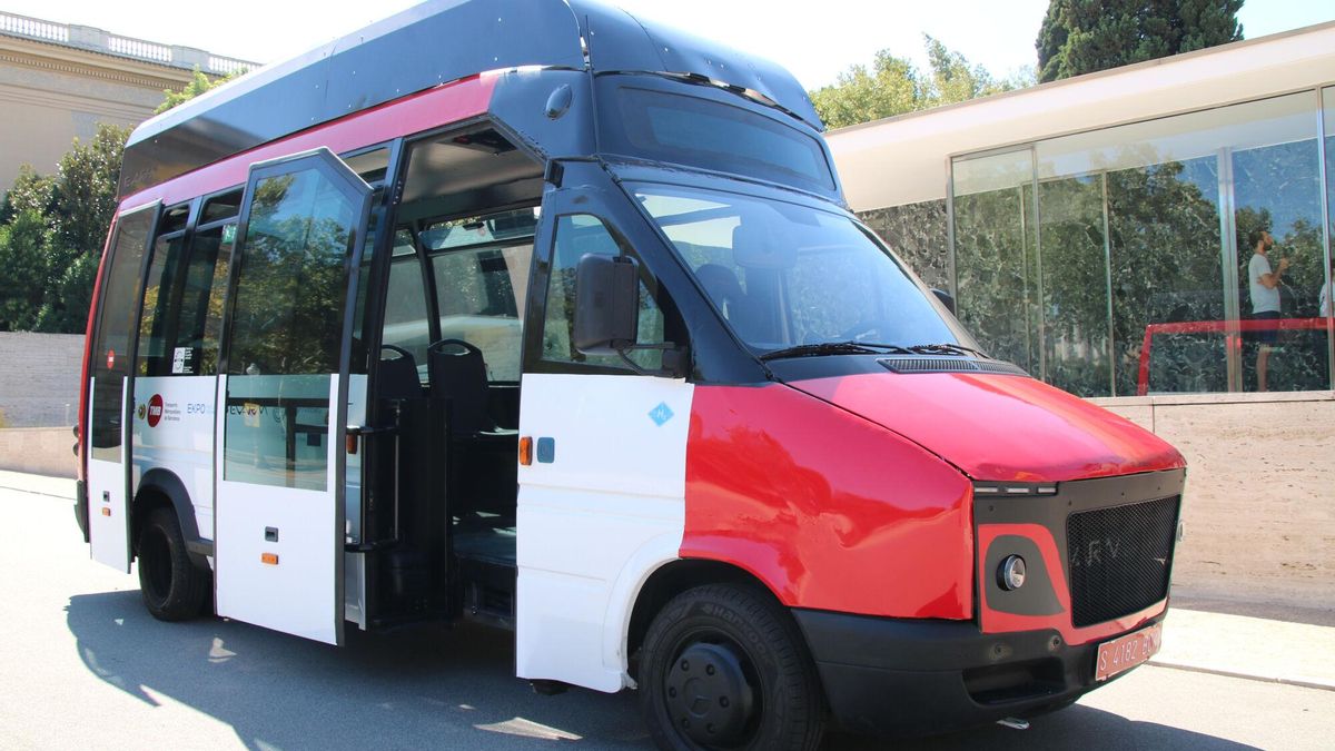 TMB presenta el primer minibús de hidrógeno convertido a partir de un diésel que circulará en pruebas por Barcelona
