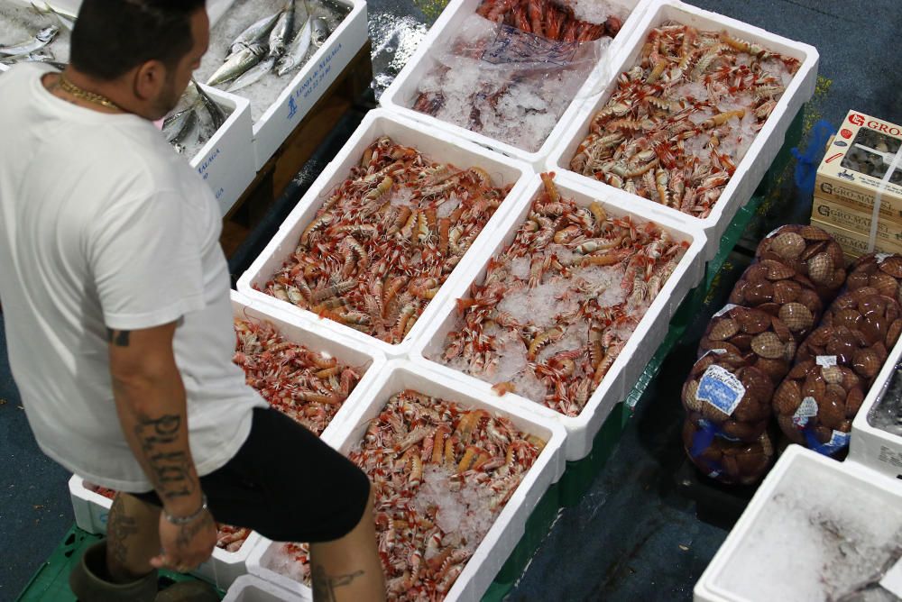 Así es un día de trabajo en la pescadería de Mercamálaga