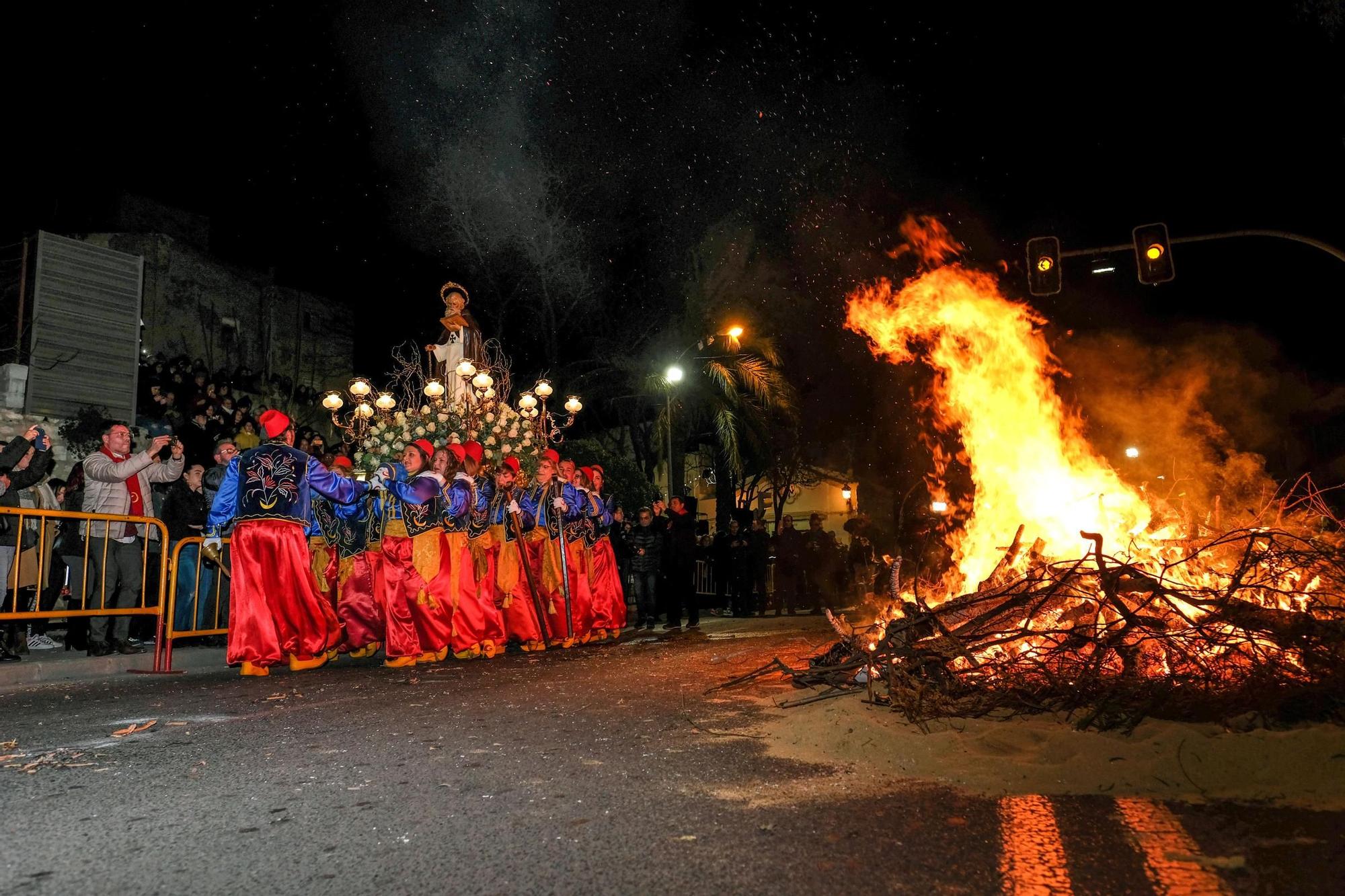 Así fue la última media fiesta de Elda el día de San Antón de 2020 dos meses antes de irrumpir la pandemia de Covid-19