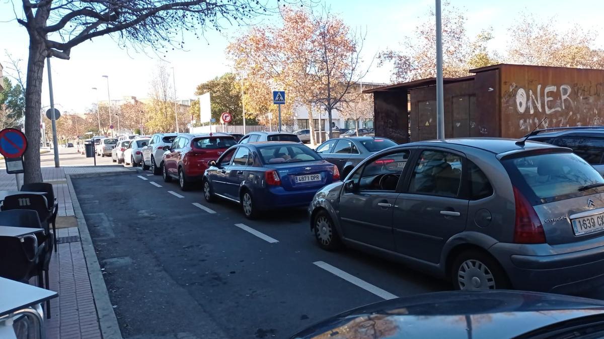 Colas de dos horas para hacerse una PCR en el centro de salud de Benicàssim.