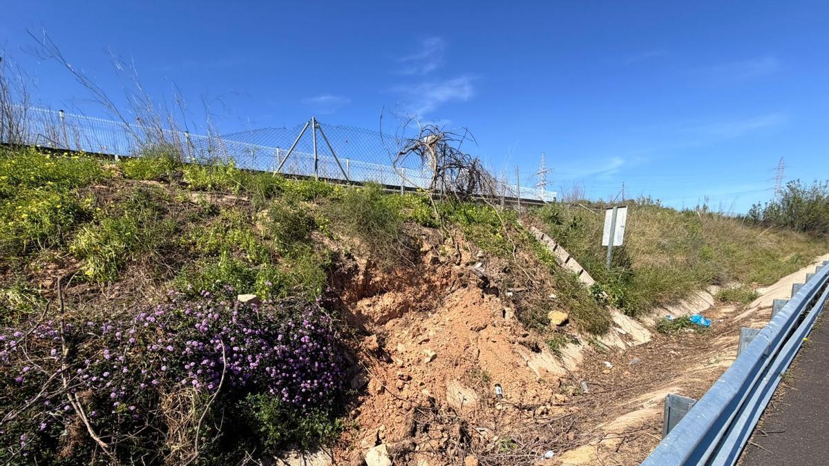 Taludes de la autovía CV33 que serán reconstruidos tras la dana.