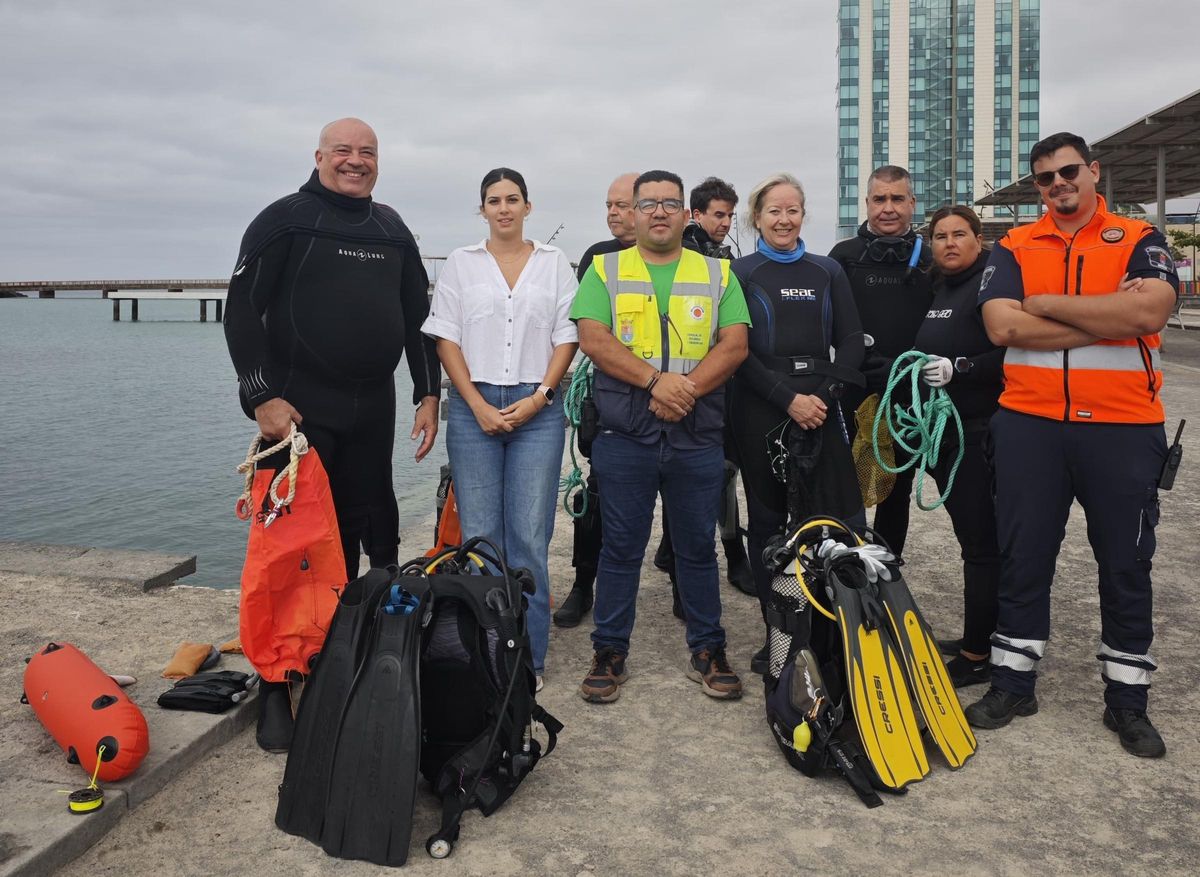 Participantes en la campaña de limpieza del litoral en Arrecife