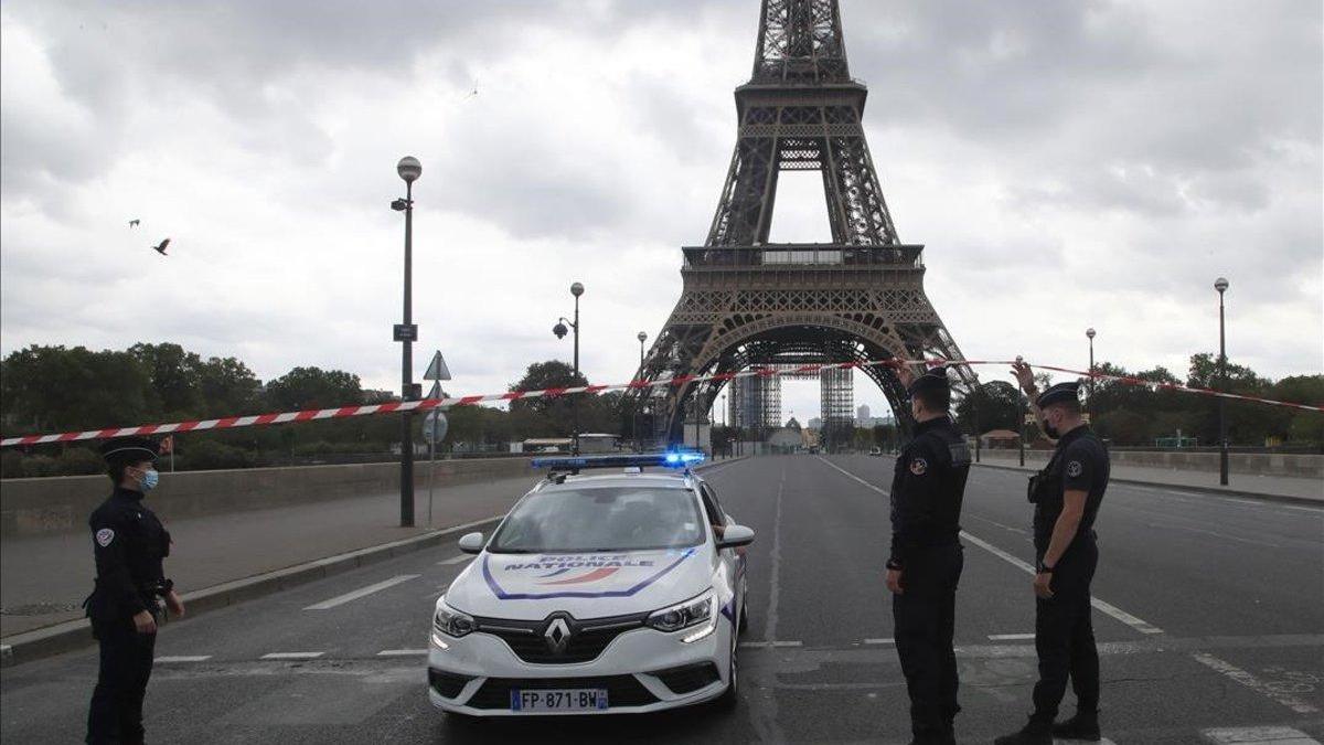 Desalojada la Torre Eiffel por un aviso de bomba
