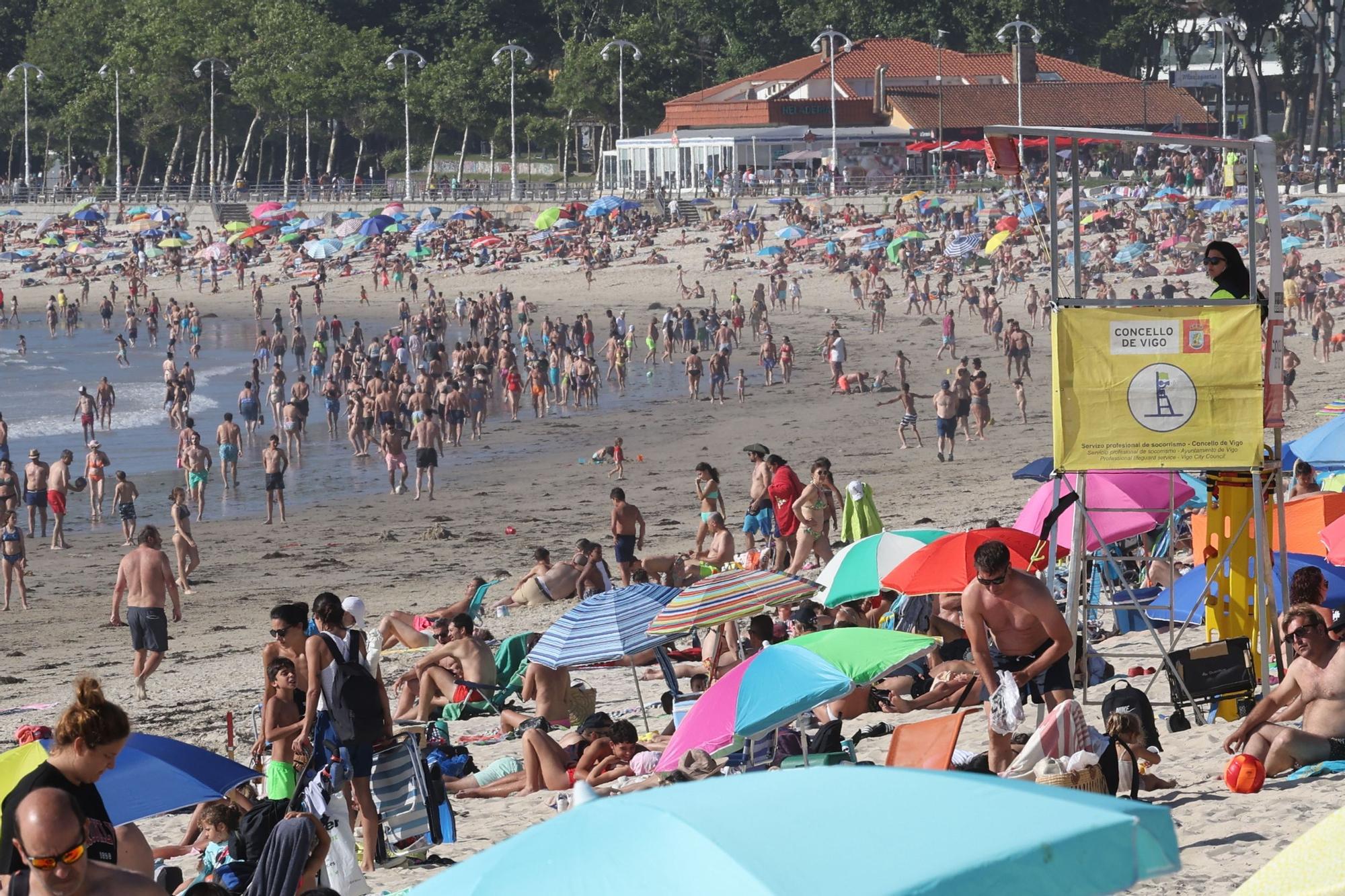 Las playas de Vigo, refugio del calor en el comienzo de julio