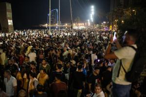 Els xiringuitos de platja de Barcelona reclamen celebrar de nou la revetlla de Sant Joan