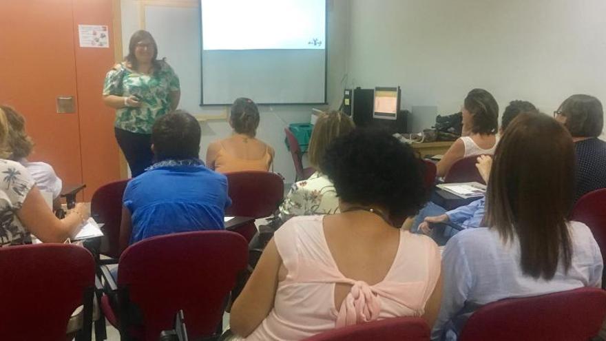 Un instante del curso celebrado ayer en las dependencias sanitaria del departamento del Hospital General