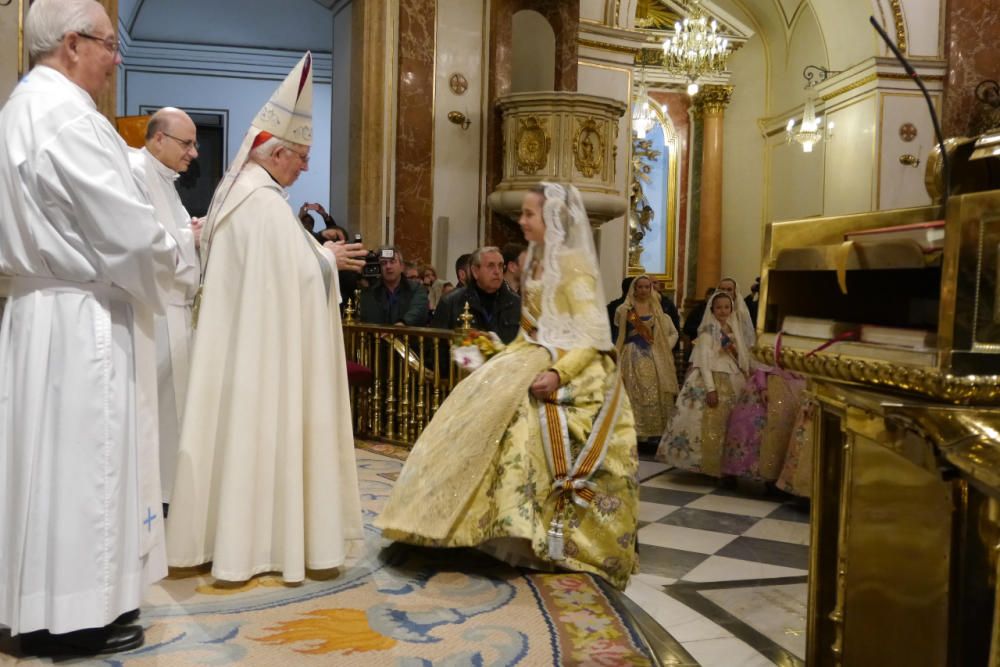 Así desfiló Sofía Soler y la comitiva oficial en la Ofrenda