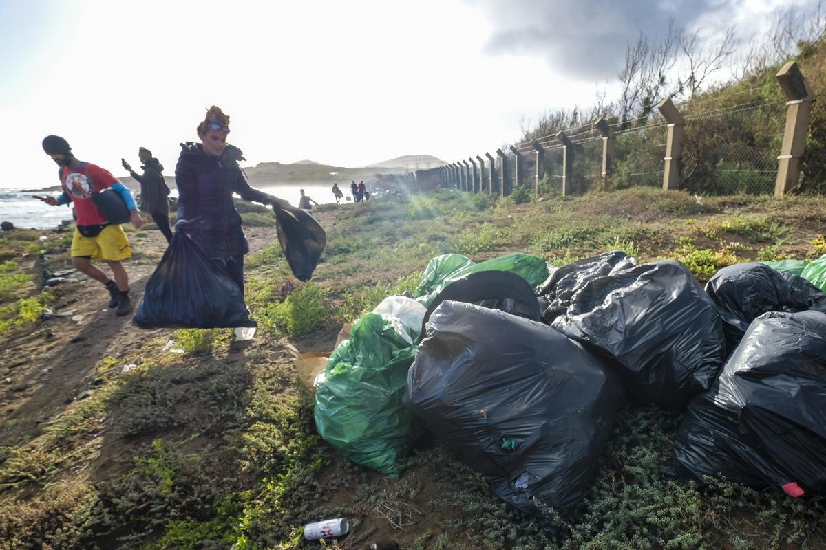 Limpieza de la playa de Ojos de Garza